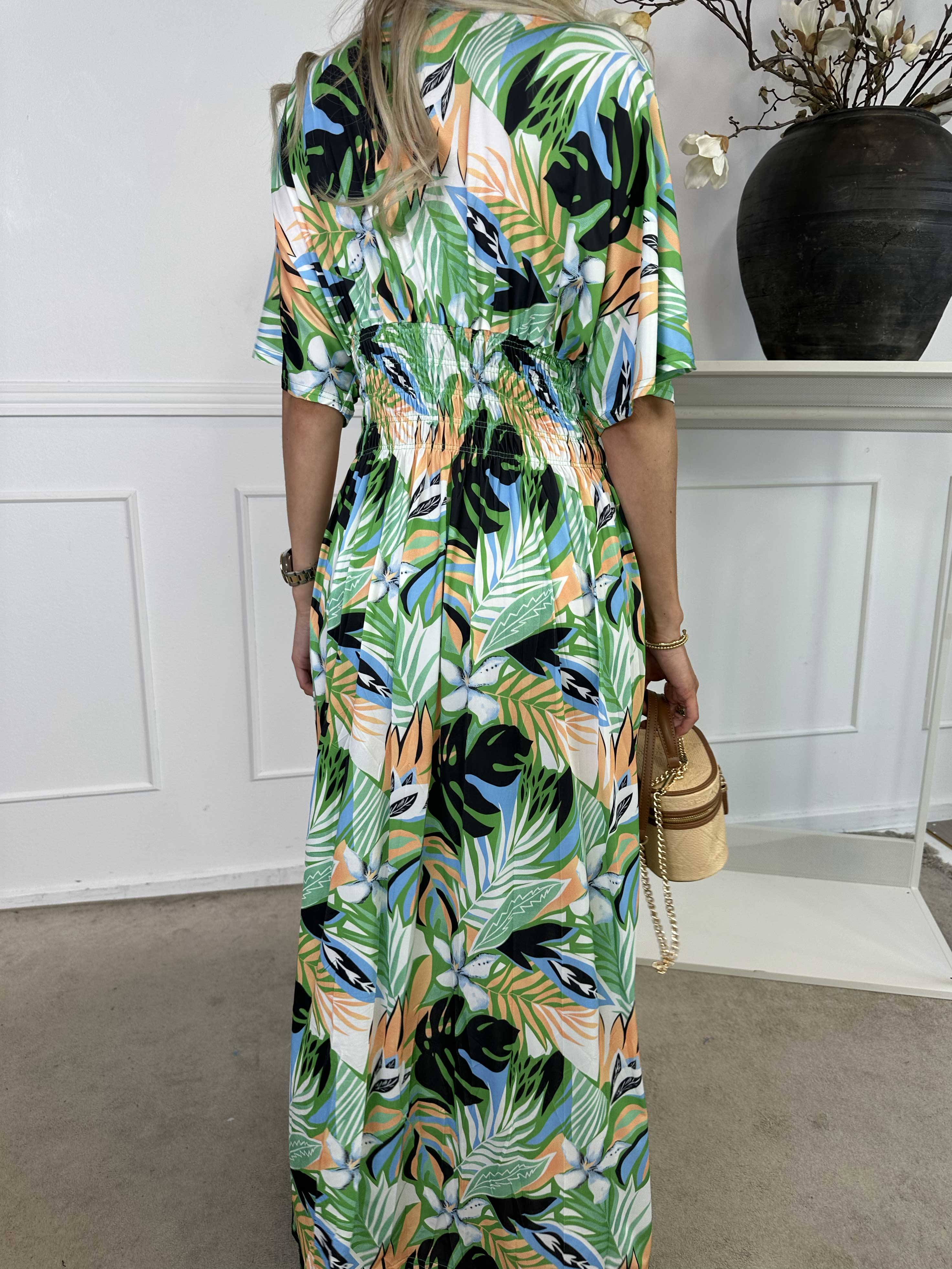 Pams Leaves - Lång elastisk klänning med bladmotiv och smockad midja